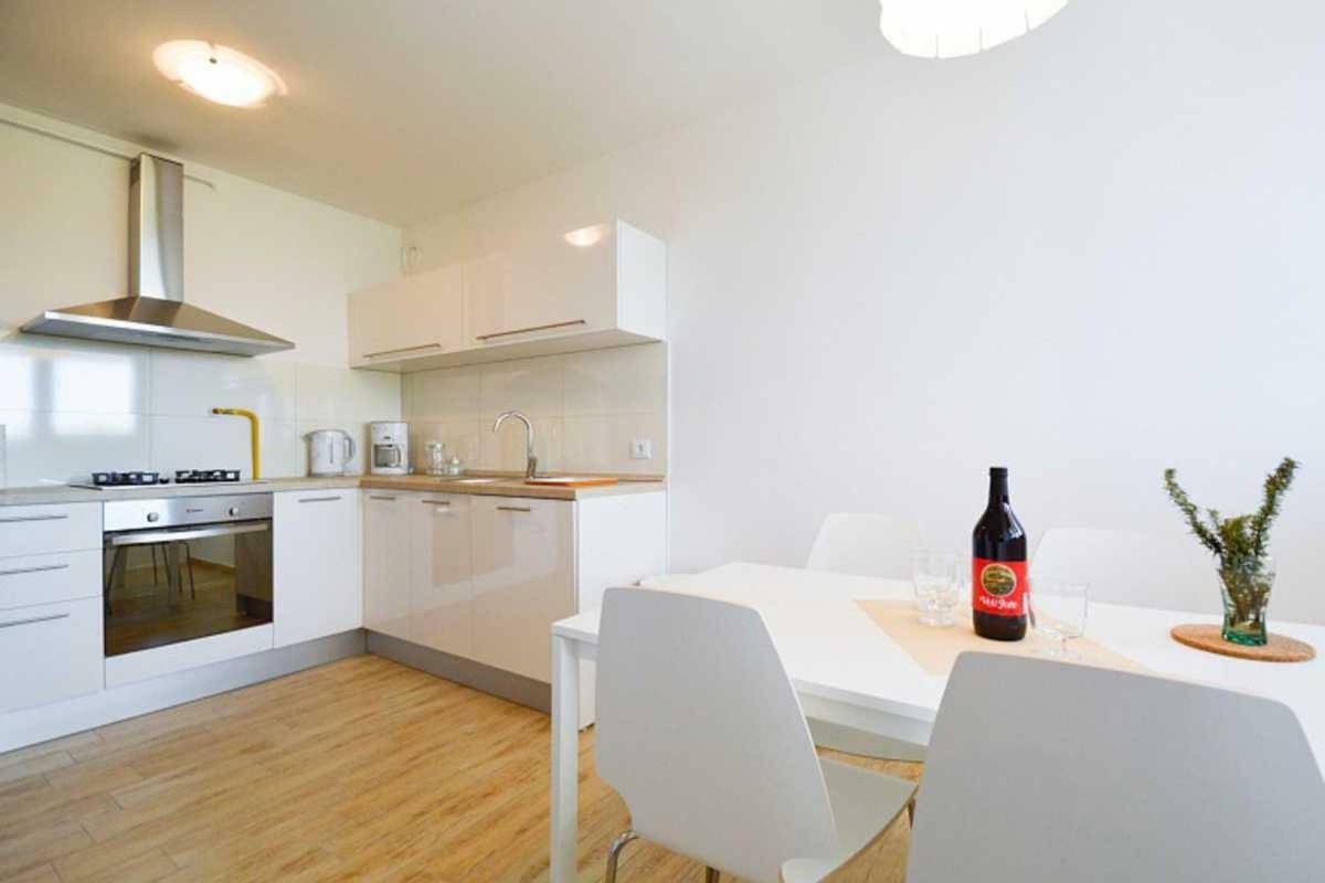 Leut Apartment, 3Min Beach, 15Min Center Pula Exterior photo